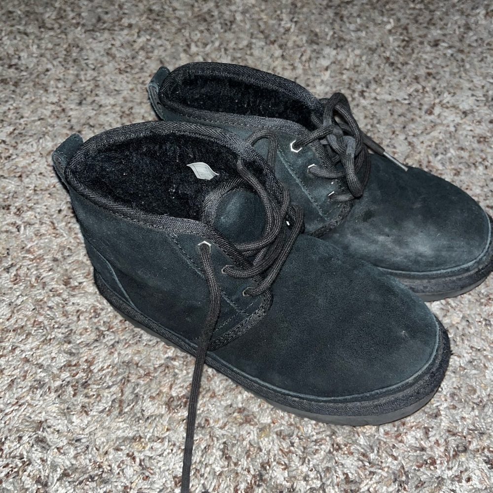Kids black Uggs